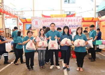 มูลนิธิป่อเต็กตึ๊ง รวมพลัง ! จัดทีมเจ้าหน้าที่-อาสาสมัคร เร่งแพ็กถุงยังชีพฉุกเฉิน ลุยช่วยเหลือชาวน่านในพื้นที่น้ำท่วมในขณะนี้
