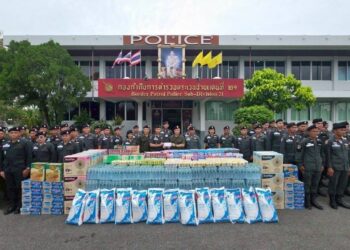 “บิ๊กอ้อ” พล.ต.อ.อัคราเดช พิมลศรี ที่ปรึกษาพิเศษตร. นำคณะเดินทางมาตรวจเยี่ยมบำรุงขวัญข้าราชการตำรวจในสังกัด กก.ตชด.21 ในพื้นที่เสี่ยงภัยจากการสู้รบระหว่างไทย-กัมพูชา