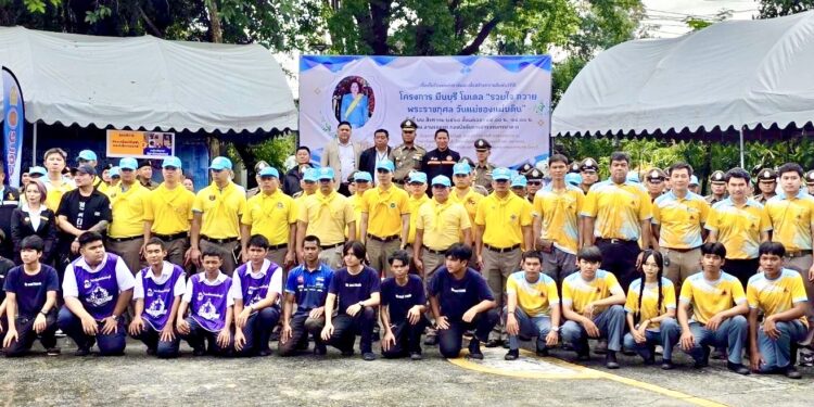 “มีนบุรีโมเดล” รวมพลังตำรวจ-อาชีวะ บำเพ็ญกุศลวันแม่ สานสัมพันธ์ ลดศึกนักเรียน