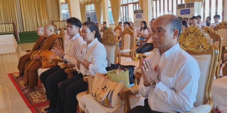 น้ำใจล้น! ครอบครัวสุขยิ่ง มอบข้าวสาร ไข่ไก่-วีลแชร์ สู่ชุมชนลาดกระบัง อุทิศบุญให้บุตร