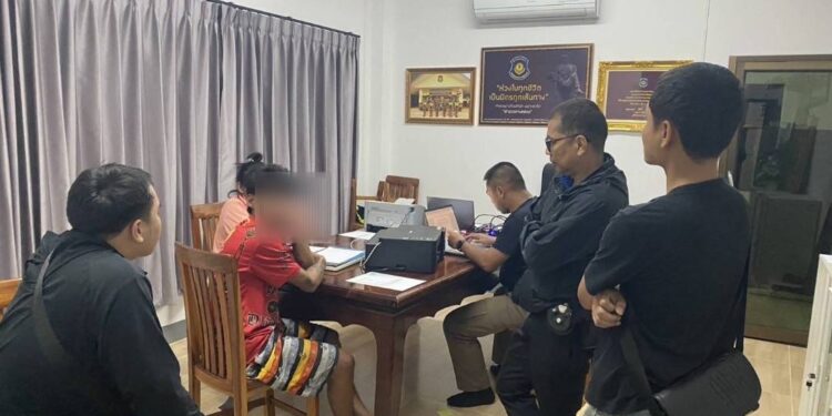 สืบ น.6 แกะรอยโจรลักจยย.ตามใบสั่ง ใช้ตู้ทึบขนลงใต้ – รวบคู่ผัวเมียกลางถนน ยึดของกลาง 5 คัน