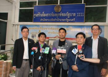 เพจ “ชณทัตลุยครับ” นำกลุ่มผู้ร้องเรียนประธานสหกรณ์การบินไทย ปมดองเรื่องร้องเรียน 20 เรื่อง กระทบการดำเนินงานสหกรณ์ ที่ ศูนย์รับเรื่องราวร้องทุกข์ทำเนียบรัฐบาล