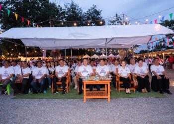 คึกคัก! งาน “ตลาดอำเภอด้ง” เสน่ห์วันวาน เริงสำราญ เมืองเก่า สืบสานวิถีไทย ส่งเสริมการท่องเที่ยวอย่างยั่งยืน