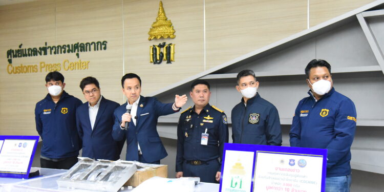 กรมศุลกากร ร่วมแถลงข่าวเปิดปฏิบัติการล่าขบวนการลักลอบค้าโคเคน ชาวเวียดนาม