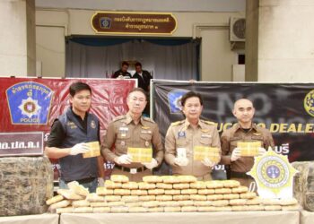 สภ.บางบัวทอง บช.ภ.1 ร่วมแถลงข่าวผลการจับกุมยาเสพติดรายสำคัญ ยาบ้า 3,200,00 เม็ด