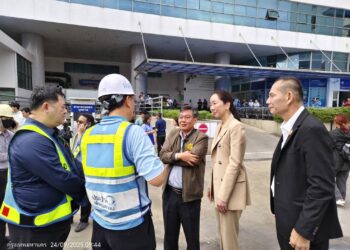 ปลัด ทส. พร้อมผู้เชี่ยวชาญด้านธรณี ร่วมกับ กทม. ลงพื้นที่ตรวจสอบหลุมยุบ บริเวณถนนหน้าโรงพยาบาลวชิรพยาบาล