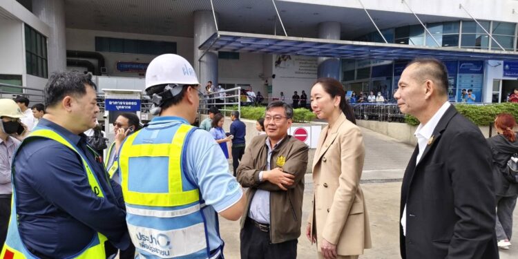 ปลัด ทส. พร้อมผู้เชี่ยวชาญด้านธรณี ร่วมกับ กทม. ลงพื้นที่ตรวจสอบหลุมยุบ บริเวณถนนหน้าโรงพยาบาลวชิรพยาบาล