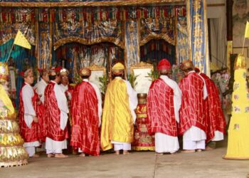 มูลนิธิร่วมกตัญญู สำนักงานกล้วยน้ำไท จัดงานประเพณี เทกระจาด งานบุญใหญ่ประจำปี 2568
