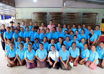 กรมหม่อนไหม หนุน “กลุ่มต้นหม่อนซิลล์” บ้านหัวตะพาน พุทไธสง สร้าง “บุรีรัมย์โมเดล“ ยกระดับคุณค่าผ้าไหมไทย