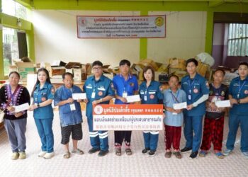 มูลนิธิป่อเต็กตึ๊ง ลงพื้นที่บรรเทาทุกข์ แจกจ่ายเครื่องอุปโภคบริโภคแก่ผู้ประสบภัย มอบเงินและกระเช้าปลอบขวัญผู้บาดเจ็บ พร้อมมอบเงินช่วยเหลือกรณีบ้านพังทั้งหลัง และช่วยเหลือค่าฌาปนกิจแก่ญาติผู้เสียชีวิตจากเหตุดินโคลนถล่มและน้ำป่าไหลหลากที่บ้านปางอุ๋ง อ.แม่แจ่ม จ.เชียงใหม่