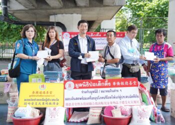 มูลนิธิป่อเต็กตึ๊ง มอบเงินช่วยเหลือพร้อมเครื่องอุปโภคบริโภค บรรเทาทุกข์ผู้ประสบอัคคีภัยชุมชนบ้านครัวใต้ เขตปทุมวัน กรุงเทพฯ