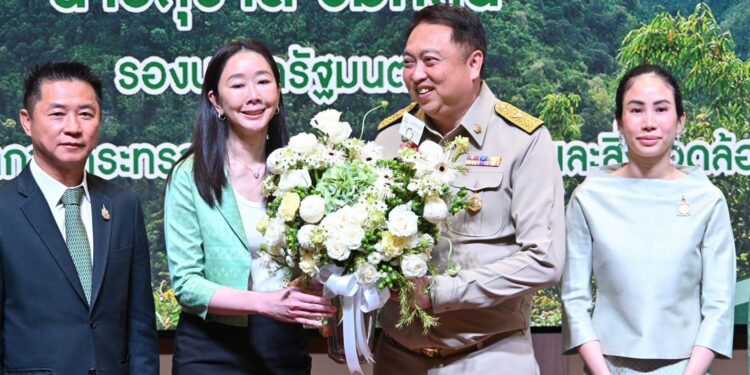 “สุชาติ ชมกลิ่น” รองนายกรัฐมนตรีและรัฐมนตรีว่าการกระทรวงทรัพยากรธรรมชาติฯ เข้ากระทรวงฯ วันแรก ลุยทันที วาง 5 แนวทางขับเคลื่อนงานเพื่อประชาชน ตั้งเป้าเห็นผลใน 4 เดือน