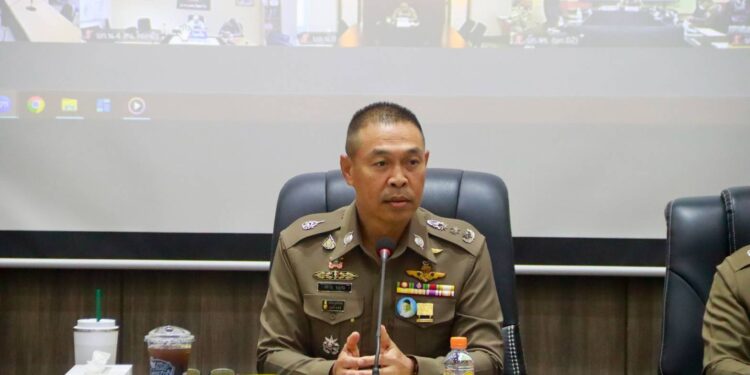 ผบช.น.- ผบก.น.1 สั่งตรวจสอบเหตุสามี-ภรรยา ทะเลาะกัน ไล่เคาะ-ถีบห้องเพื่อนบ้านคอนโดย่านดินแดง ทำหนุ่มอินฟลูฯ ผวา แจ้งความดำเนินคดี