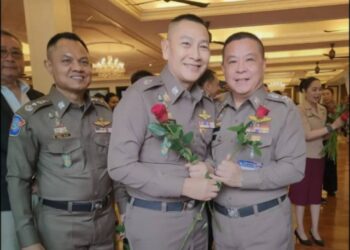 “บิ๊กอ้อ” สักการะสิ่งศักดิ์สิทธิ์ในสำนักงานตำรวจแห่งชาติ เพื่อความเป็นสิริมงคลในโอกาสเกษียณอายุราชการ