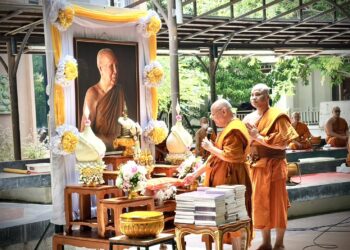 วัดชลประทานฯ จัดงาน “วันรำลึก 18 ปี มรณกาลหลวงพ่อปัญญานันทภิกขุ” ร่วมสดับธรรม สักการะอัฐิ และตักบาตรสาธิต