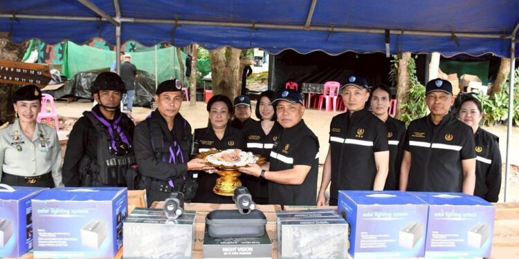 ผู้อำนวยการ อผศ.คนใหม่ รุดเยี่ยมเจ้าหน้าที่ฐานปฏิบัติการช่องบกและอานม้า