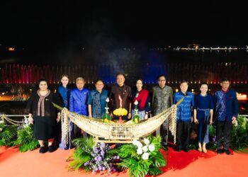 นายกฯ เปิดงานมหกรรมไหลเรือไฟโลกจังหวัดนครพนม ประจำปี 2568ผู้ว่าฯ นครพนม เข้าร่วมโครงการยกระดับเทศกาลเรือไฟไทย สู่เรือไฟโลก