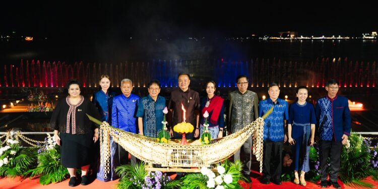 นายกฯ เปิดงานมหกรรมไหลเรือไฟโลกจังหวัดนครพนม ประจำปี 2568ผู้ว่าฯ นครพนม เข้าร่วมโครงการยกระดับเทศกาลเรือไฟไทย สู่เรือไฟโลก