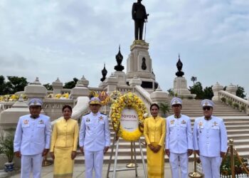 “โตโยต้า” ร่วมน้อมรำลึกในหลวง ร.9 วางพวงมาลาถวายราชสักการะ เนื่องในวันนวมินทรมหาราช