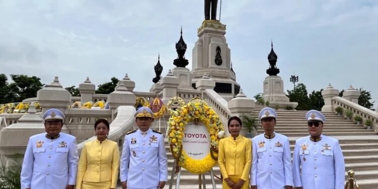 “โตโยต้า” ร่วมน้อมรำลึกในหลวง ร.9 วางพวงมาลาถวายราชสักการะ เนื่องในวันนวมินทรมหาราช