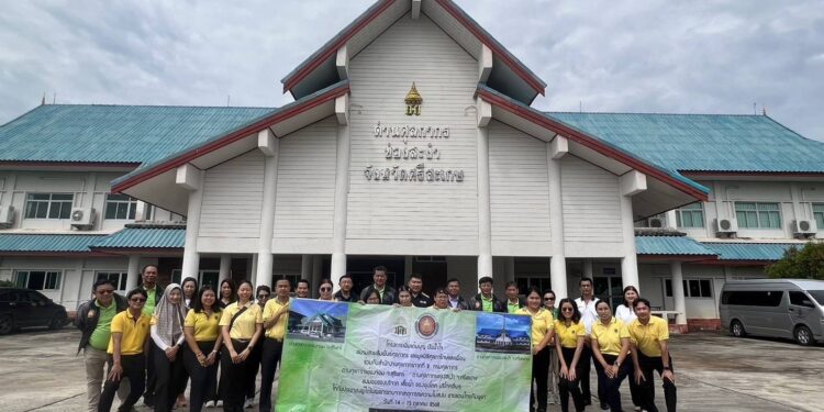 “บิ๊กหยิม” นำทีมส่งมอบของบริจาคในโครงการ “เพิ่มแต้มบุญ ปันน้ำใจ” แก่ประชาชนผู้ได้รับผลกระทบจากเหตุไม่สงบชายแดนไทย-กัมพูชา จังหวัดศรีสะเกษ