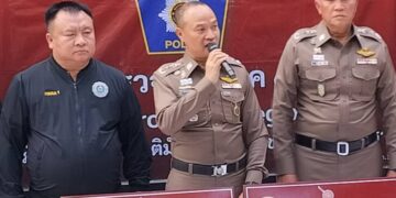 ผู้ช่วย ผบ.ตร.แถลง ทลายแก๊งกดเงินบัญชีม้าสมุทรปราการ ยึดเงินสดได้คามือเกือบ 2 ล้านบาท และจับหนุ่มลอบขายบุหรี่ไฟฟ้า-ผสมกัญชา ยึดของกลางกว่า 12,500 ชิ้น มูลค่ากว่า 3 ล้านบาท