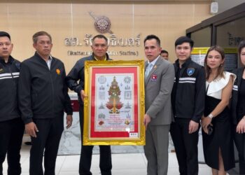 ผบช.ภ.1 ตรวจเยี่ยม สภ.รัตนาธิเบศร์ ดร.แก้ว พร้อมคณะ กต.ตร.ให้การต้อนรับพร้อมมอบของที่ระลึก