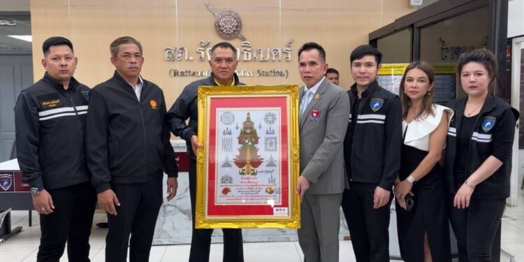 ผบช.ภ.1 ตรวจเยี่ยม สภ.รัตนาธิเบศร์ ดร.แก้ว พร้อมคณะ กต.ตร.ให้การต้อนรับพร้อมมอบของที่ระลึก