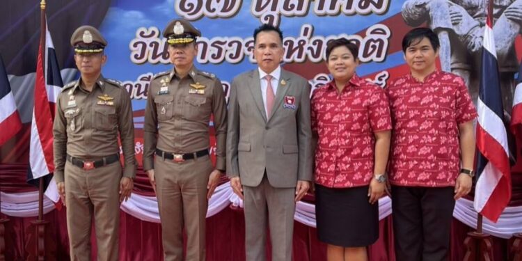 “ดร.แก้ว” นำทีม กต.ตร. ร่วมรำลึกวันตำรวจแห่งชาติ ทำบุญใหญ่-มอบทุน สร้างขวัญกำลังใจครอบครัวตำรวจ สภ.รัตนาธิเบศร์