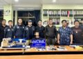 ยิ่งจับยิ่งเยอะ! ตำรวจ ดส.บช.น. ทลายแหล่งผลิตอาวุธเถื่อน ล้อมจับ “โรงงาน-กระสุน” หน้า Sunbeam Hotel พัทยา ค้นห้องพบเครื่องกลึงรุ่นใหม่ ผลิตปืนขายเอง