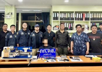 ยิ่งจับยิ่งเยอะ! ตำรวจ ดส.บช.น. ทลายแหล่งผลิตอาวุธเถื่อน ล้อมจับ “โรงงาน-กระสุน” หน้า Sunbeam Hotel พัทยา ค้นห้องพบเครื่องกลึงรุ่นใหม่ ผลิตปืนขายเอง