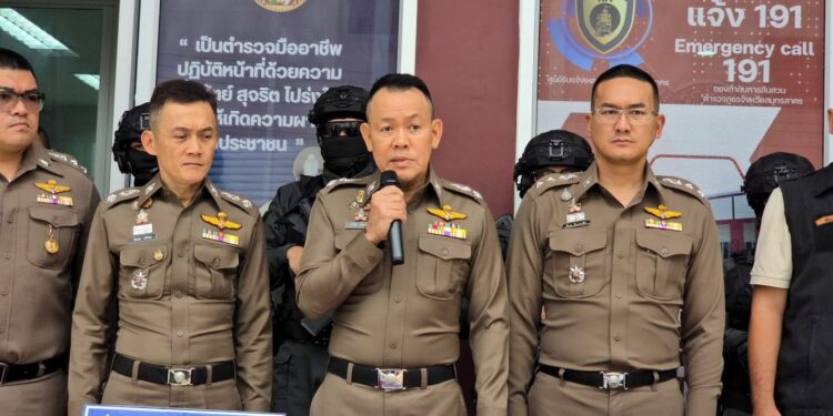 ตำรวจสมุทรสาคร รวบต่างด้าวเครือข่ายยาบ้าและบัญชีม้า พร้อมยาบ้า,สมุดบัญชีเงินฝากธนาคาร และ บัตร ATM จำนวนมาก