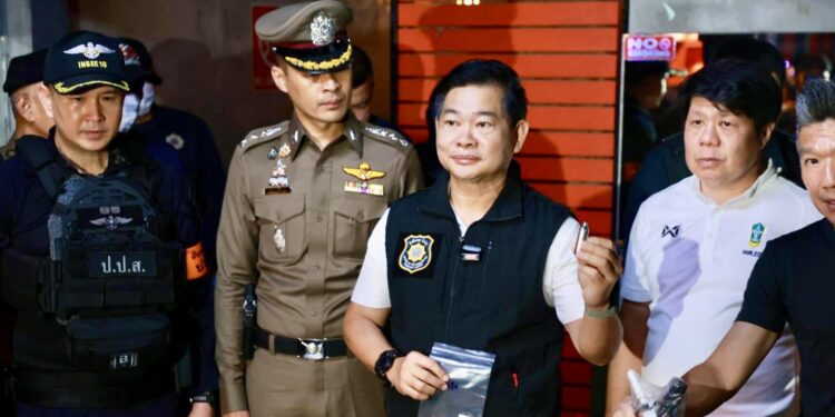 บุกผับดังราชปรารภ! ป.ป.ส.ล้างบาง “ปาร์ตี้โคเคน–แก๊สหัวเราะ” รวบนักค้าชาวไนจีเรียคาร้าน คนตรวจฉี่ม่วง 22 ราย