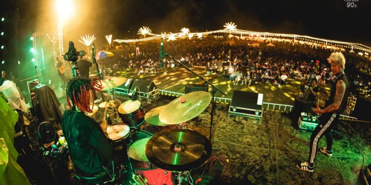 “Rock Winter 90s” จุดไฟร็อกกลางลมหนาวที่ภูน้ำผึ้ง หัวหิน เสียงกรี๊ดสนั่นทั้งคืน!