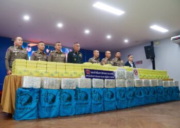 พล.ต.อ.สำราญ นวลมา รอง ผบ.ตร. แถลงผลการจับกุมของกองบังคับการตำรวจสายตรวจปฏิบัติการพิเศษ (191) จับกุมยาบ้า 10 ล้านเม็ด
