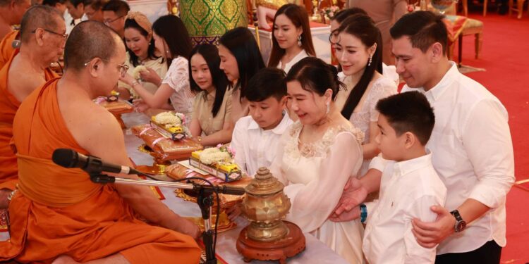 ชื่นมื่น–เปี่ยมสิริมงคล! มกธ.จัดพิธีทำบุญและสักการะสิ่งศักดิ์สิทธิ์ เนื่องในวันคล้ายวันเกิด “ศ.ดร.บังอร” โดยมี “ดร.เอก์” นายกสมาคมผู้สื่อข่าวต้านคอรัปชั่น ร่วมอวยพรอย่างอบอุ่น