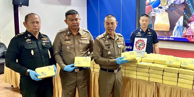 ตำรวจ 191 ตัดเส้นทรงลำเลียง รวบนักบินรถบรรทุก ควบ “ม้า 5 ล้านเม็ด” กลางถนนนครสวรรค์ ขณะลำเลียงยานรก จากภาคเหนือสู่ภาคกลาง มูลค่าแตะ 150 ล้าน