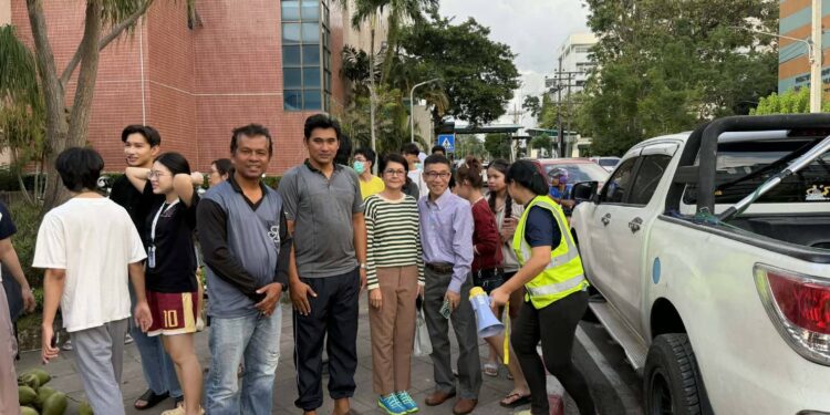 ขบวนเสบียงทะลวงวิกฤต! สงขลายิ้มทั้งจังหวัด น้ำใจจากสมุทรสาครหลั่งไหลช่วยผู้ประสบภัย