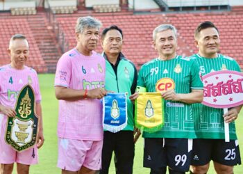 “คู่–คี่ พี่น้อง 4 ส.” ระเบิดศึกมิตรภาพ! รวมรุ่น 1–15 สนามเมืองทองลุกเป็นไฟ แข่งมันส์ 4 ควอเตอร์–เสมอ 3–3 ปิดท้ายแชร์บอลสุดฮา