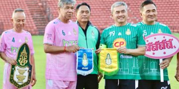 “คู่–คี่ พี่น้อง 4 ส.” ระเบิดศึกมิตรภาพ! รวมรุ่น 1–15 สนามเมืองทองลุกเป็นไฟ แข่งมันส์ 4 ควอเตอร์–เสมอ 3–3 ปิดท้ายแชร์บอลสุดฮา