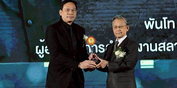 “สื่อต้านคอร์รัปชั่นฯ” ชู “บิ๊กเต่า-ผู้กองธร-ก้อย” มือปราบทุจริต ยกย่อง“มิสเตอร์จิโร่-บิ๊กกุ้ง-บิ๊กปตท.-ออมสิน-ซีพีออลล์” ผู้นำธรรมาภิบาล ขณะที่“ศูนย์สอบมธ.-สื่อน้ำดี”ซิวโล่ห์เกียรติยศ งานมอบรางวัล“ANTI-CORRUPTION AWARDS 2025”