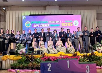 นักหวดซอฟท์เทนนิสจากไชนีสไทเปโชว์พลังสุดยอดกวาดเพิ่มสองแชมป์ทีมชาย-ทีมหญิงรวมคว้า 6 แชมป์จาก 7 รายการในการแข่งขัน ” Phatum Thani International Soft Tennis Tournament 2025″ วันสุดท้าย ส่วนทีมซอฟท์เทนนิสไทย ชาย-หญิงไทยได้ 2 เหรียญเงิน