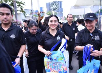 ดร.รวีวรรณ ปลัดกระทรวงฯ นำทีม ทส. ชวนประชาชนพกถุงผ้า ลดใช้ถุงพลาสติก ในงานกาชาด ปี 2568