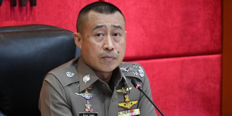 ด่านจราจรไม่ใช่แค่เป่าเมา!ผอ.ศจร.ตร. ชื่นชม จราจร สน.วังทองหลาง สกัดปืน–ยาเสพติด ก่อนถึงมืออาชญากร