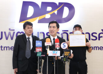 “เสี่ยโก้” นายก่อเกียรติ พาณิชยารมณ์ โปรโมเตอร์รางวัลยอดเยี่ยมเอเชีย 3 สถาบันบุกกระทรวงพาณิชย์ ร้องขอถอดถอนและยกเลิกทะเบียนพาณิชย์ “บ.แพลนบี” เพราะใช้เอกสารการยื่นจดทะเบียนเป็นเอกสารเท็จเกือบทั้งหมด