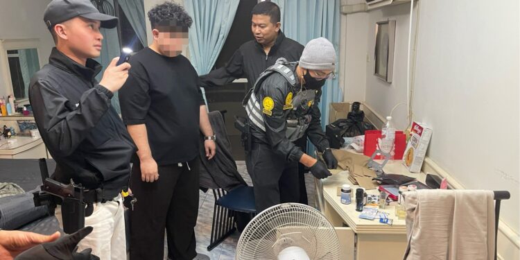 รวบเจ้าแม่โคเคน เมียคนผิวสี พบสมุดรายชื่อลูกค้าไฮโซ