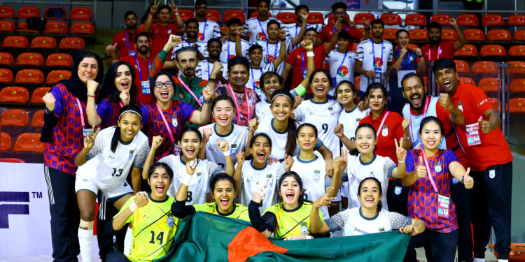 บังคลาเทศ ฟอร์มโหด! ถล่ม 14-1 ผงาดแชมป์ฟุตซอลหญิง SAFF 2026 “โค้ชเอก” พาภูฏานคว้าที่ 3 “บิ๊กป๋อม” ร่วมมอบรางวัล