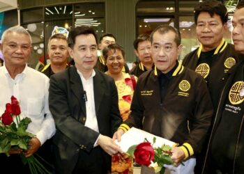 “เสี่ยโก้” นายก่อเกียรติ พาณิชยารมณ์ โปรโมเตอร์มวยโลกเจ้าของรางวัลยอดเยี่ยม 3 สถาบัน เยี่ยมเวทีดีเบต “ศึกเปลี่ยนประเทศ” พบแคนดิเดตนายกฯ พร้อมฝากแก้ปัญหาคอร์รัปชั่นไทยที่ติดอันดับ 107 จาก 180 ประเทศทั่วโลก