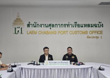 กรมศุลกากร–กรมปศุสัตว์ ผนึกกำลังอายัดตู้ต้องสงสัยเป็น “ขาไก่แช่แข็ง”ลักลอบนำเข้า 32 ตู้ ตั้งแต่ ปลายเดือนมกราคม 69