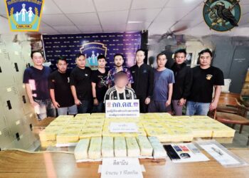 ชุดปราบปรามยาเสพติด กก.ดส.บช.น.รวบหนุ่มลักลอบจำหน่ายยาเสพติดในพื้นมี่จังหวัดสมุทรสาคร พร้อมยาบ้า 4 แสนเม็ด และยาเคตามีน 7 กก.